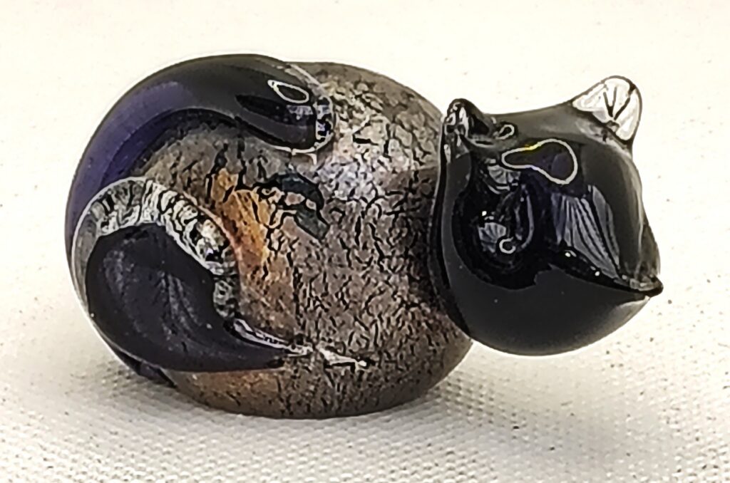 Black Azurene 'Minimal Cat'